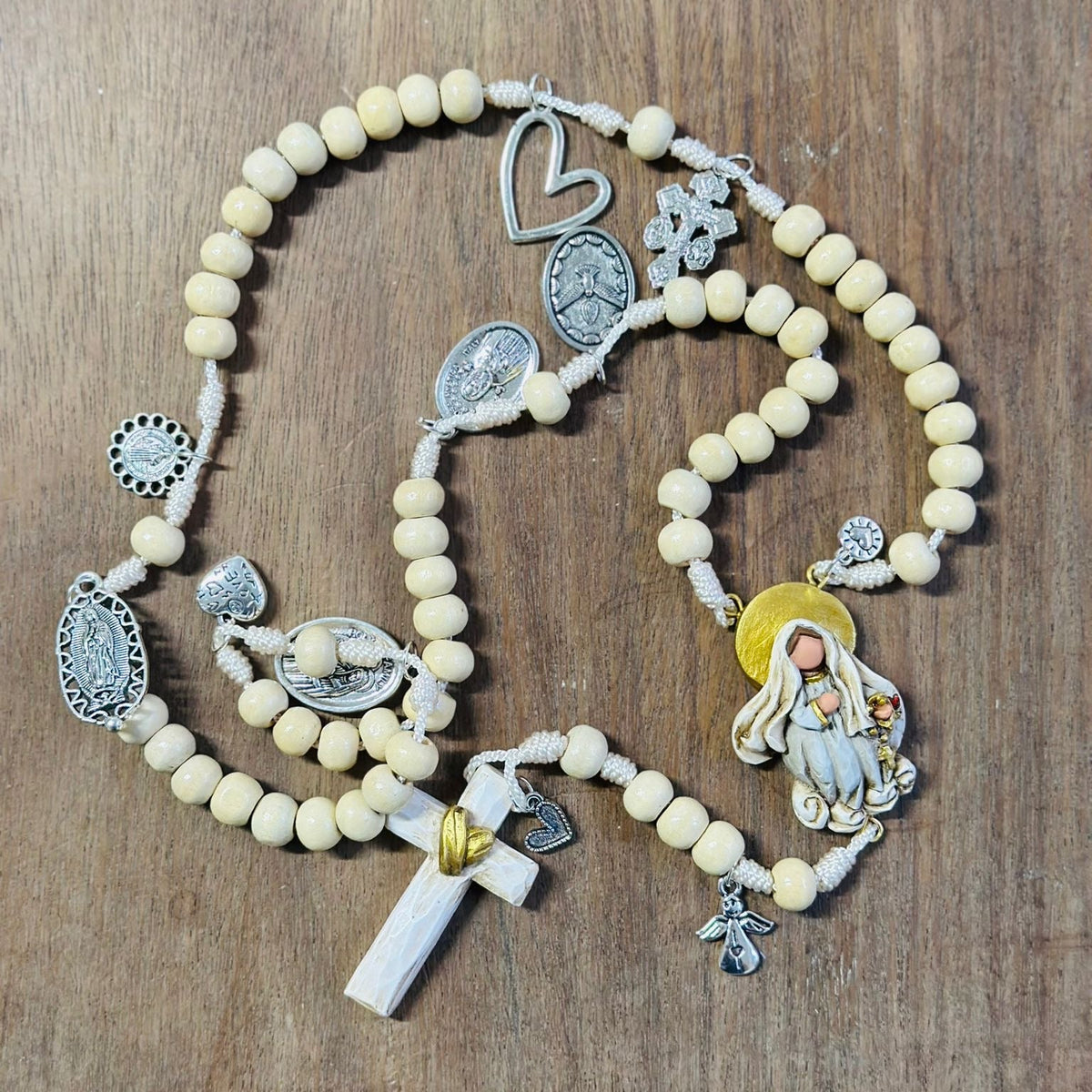 Rosario Virgen de Medjugorje marfil - Reina de la Paz
