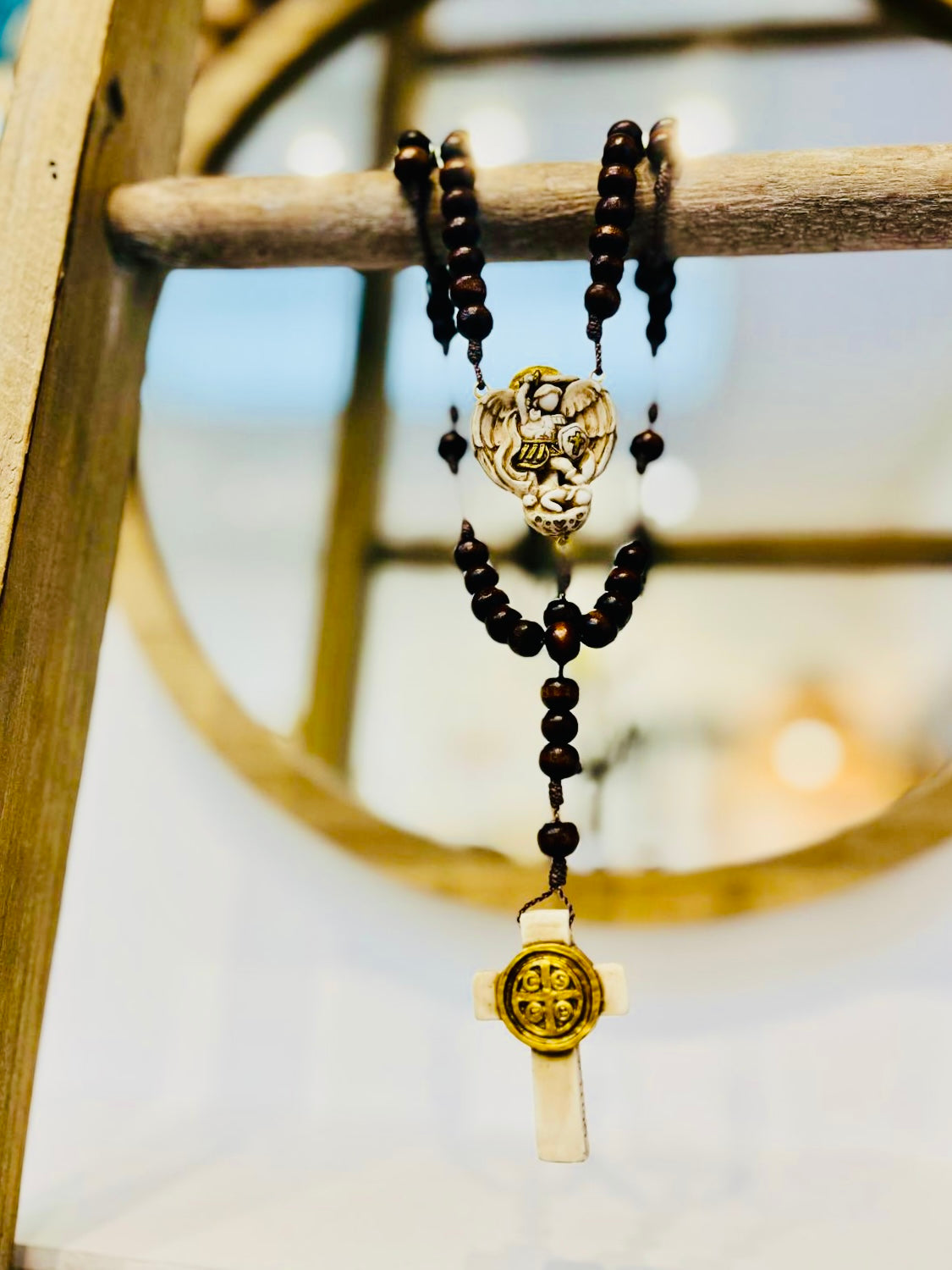 San Miguel Arcángel marrón