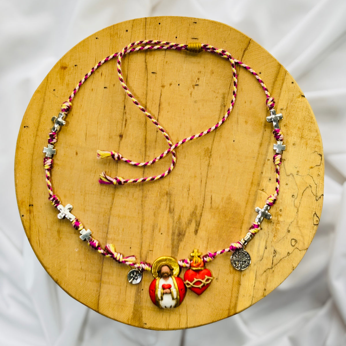 Collar Nuditos de colores Sagrado Corazón de Jesús