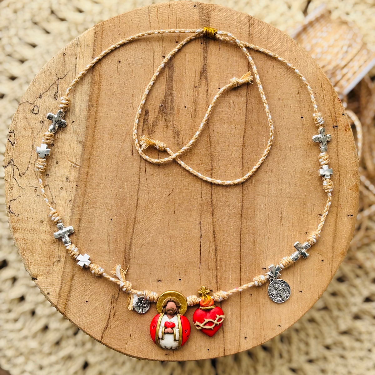 Collar Nuditos de colores Sagrado Corazón de Jesús