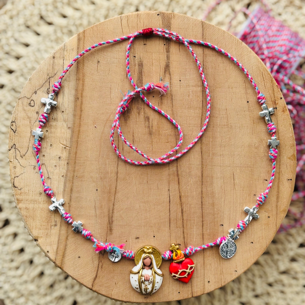 Collar Nuditos de colores Virgen del Valle