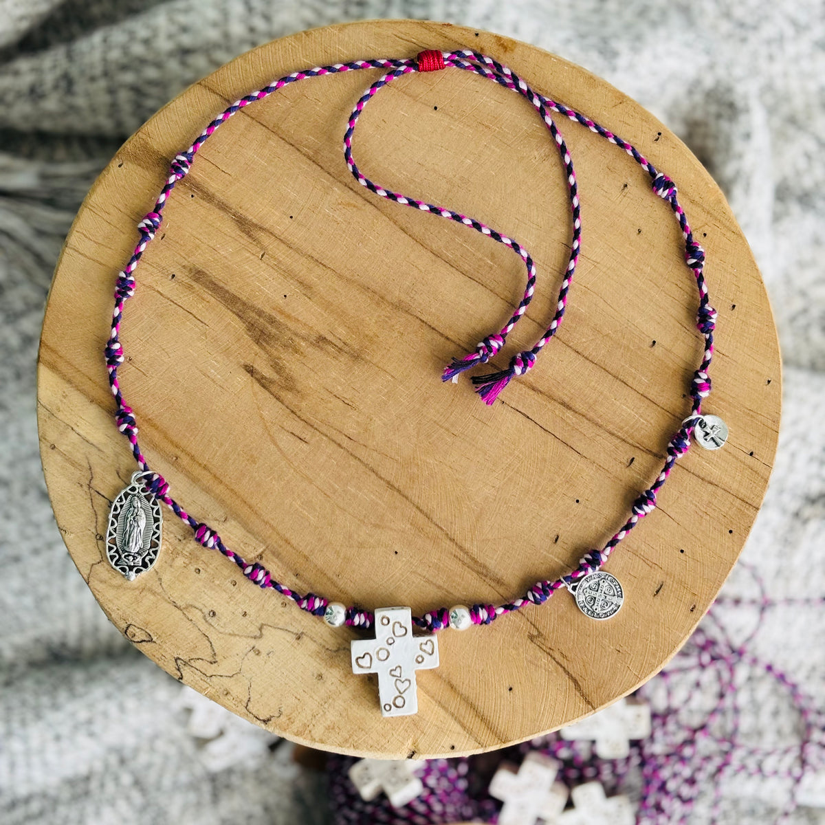 Collar Nuditos de colores Cruz de Amor - lavanda